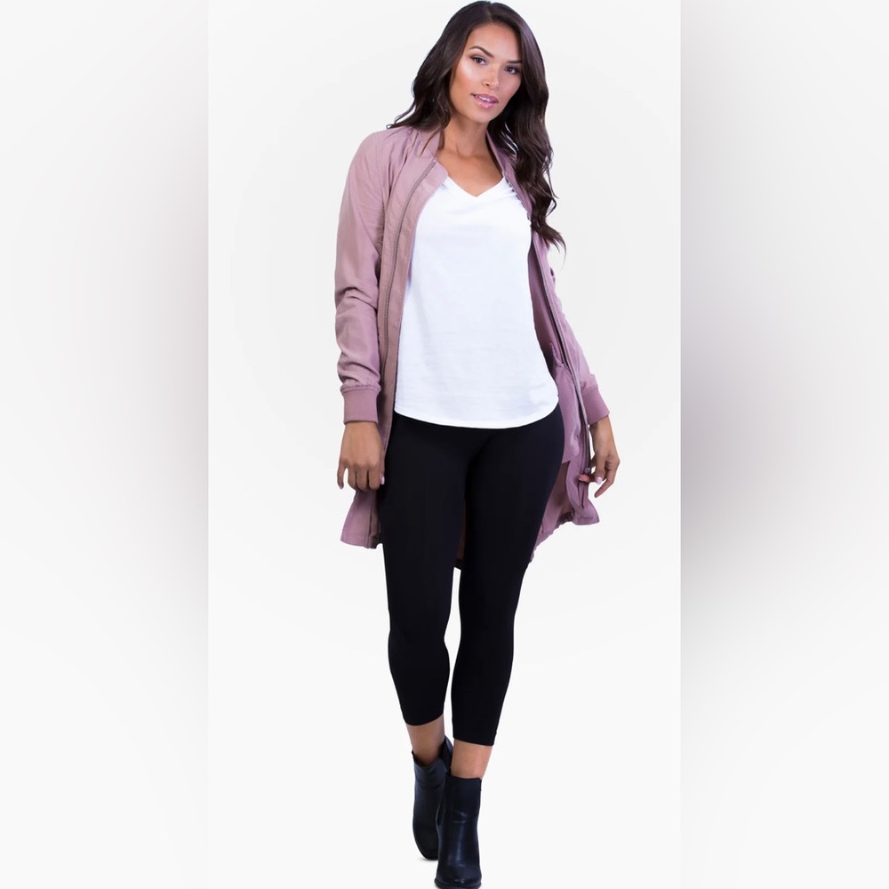 NWOT BELLY BANDIT Mother Tucker Capri Leggings Medium Black